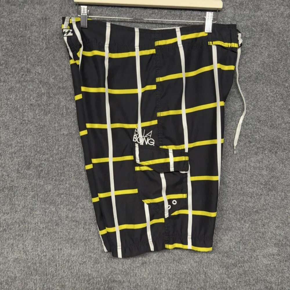 Billabong Swim Shorts Mens 34 Black Plaid Board Trunks Quick Dry Surf Cargo Y2K